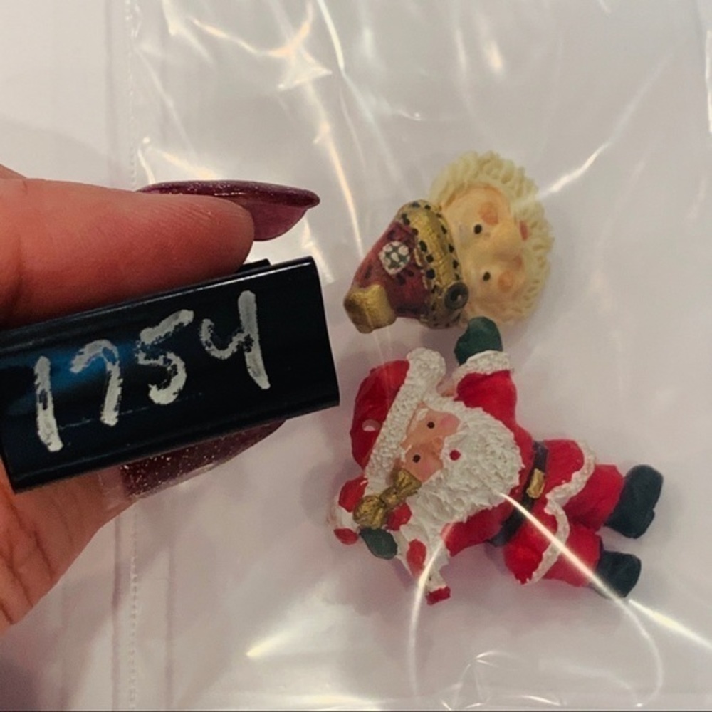 2 Santa Christmas pins brooches - Picture 12 of 12